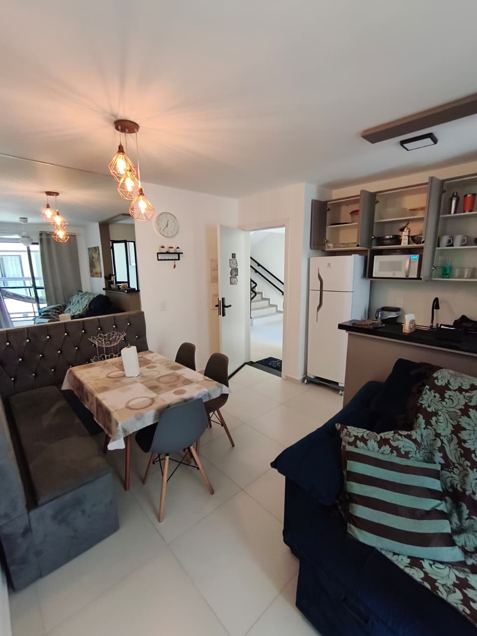 Sala de jantar e hall de entrada